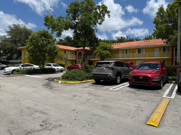 201 NW 177th St APT 211