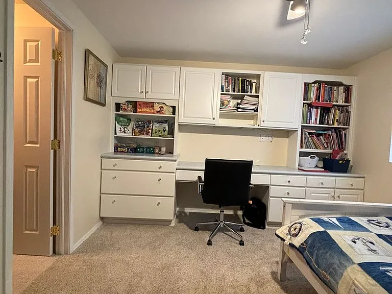 8950 Rochester Dr — Photo 11