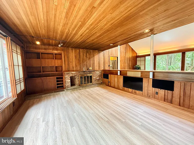 6819 Selkirk Dr — Photo 49