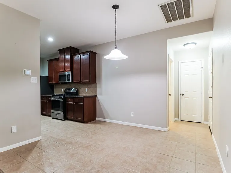 2815 Lexington Park Dr — Photo 6