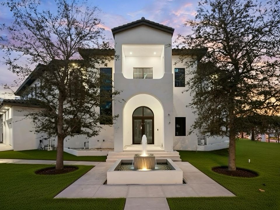 1st image of 298 NE 8th Street