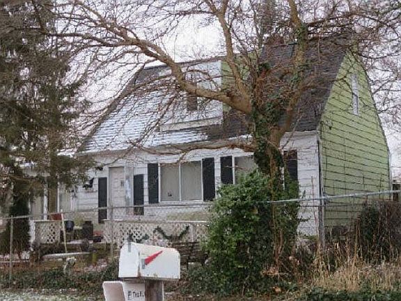 2nd image of 1252 E Decamp St