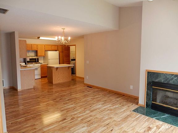 3rd image of 9830 Moonbeam Ln