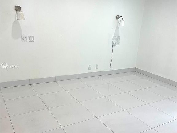 5th image of 20500 W Country Club Dr APT 712