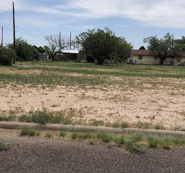 2nd image of 715 S Texas St