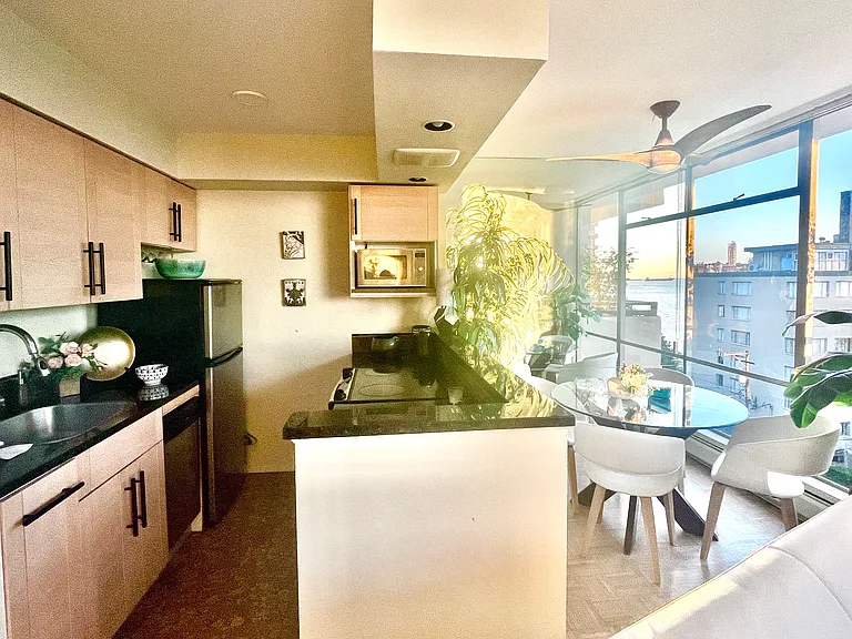 1534 Harwood St #601 — Photo 5