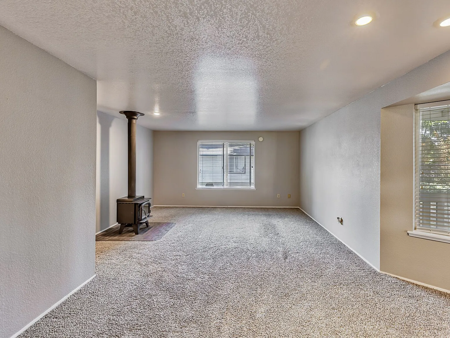 Evergreen Apartments — Photo 4