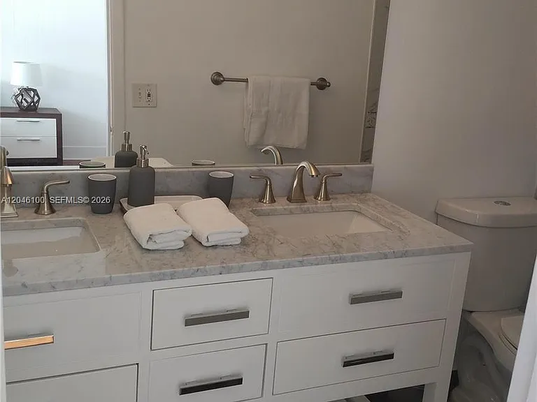 1830 S Treasure Dr #21 — Photo 11
