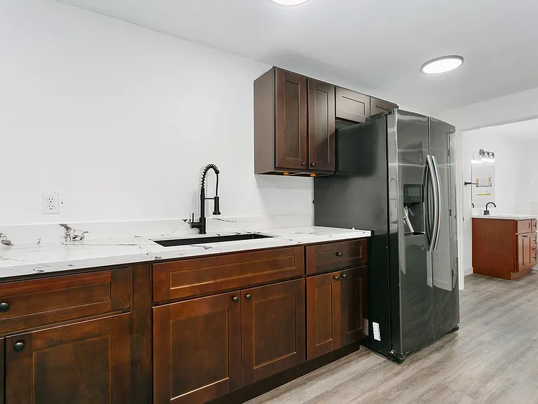 4919 Waller Rd E — Photo 26
