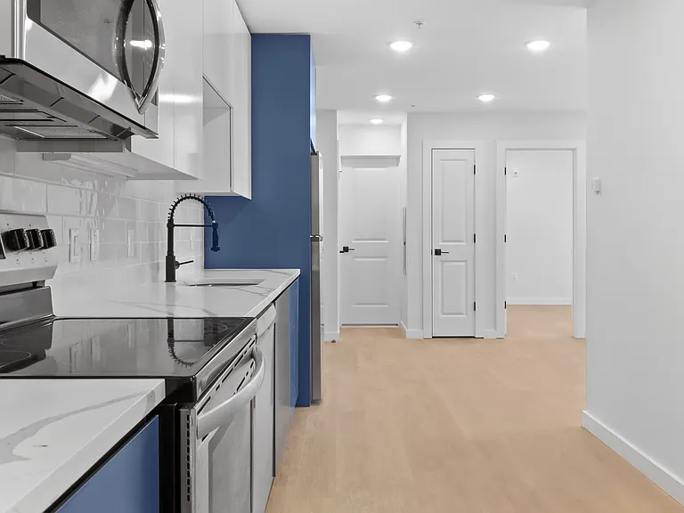 Alexandria Manor Apartments — Photo 11