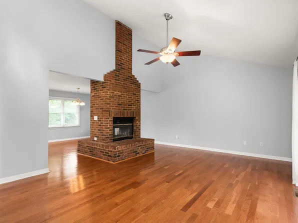 2798 Critz Ln, Thompsons Station, TN 37179