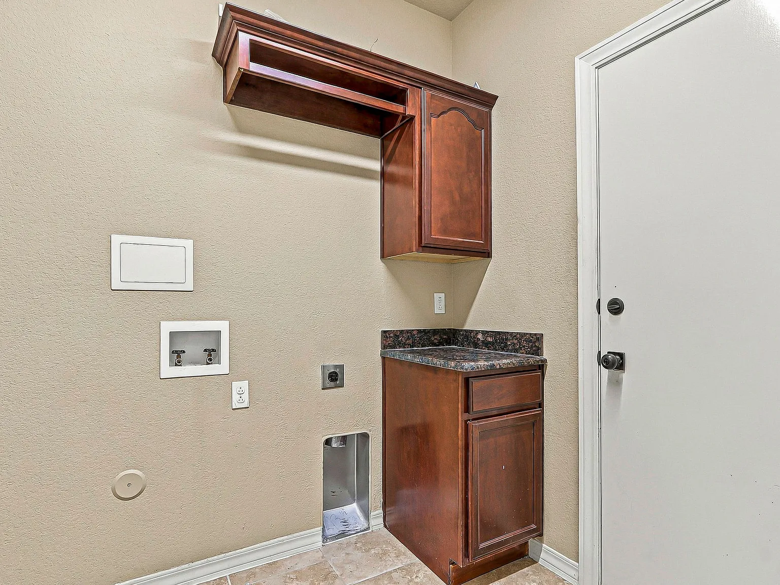4 bed, 1881 sqft, $2,400 — Photo 4