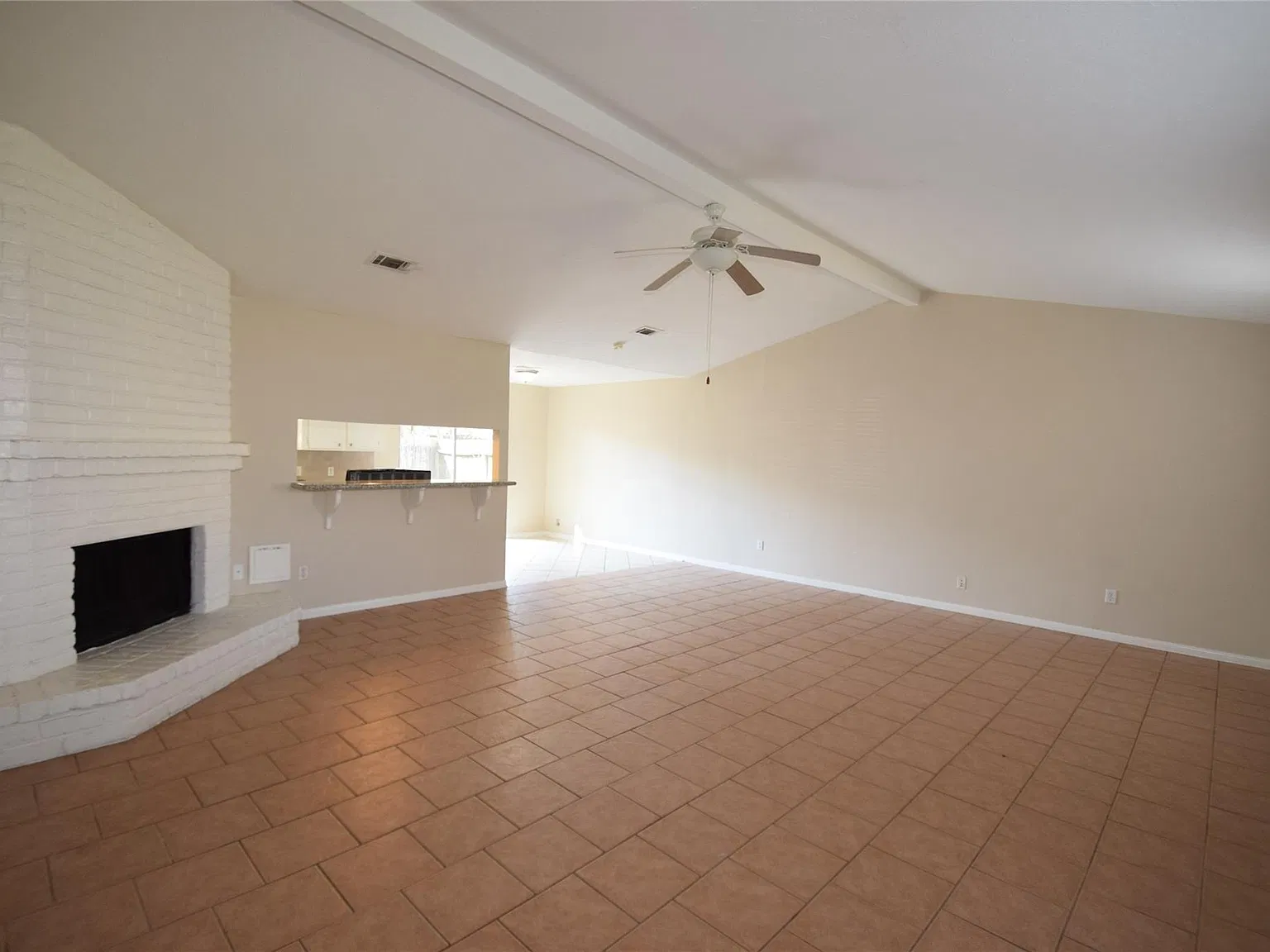 3 bed, 2.0 bath, 1381 sqft, $1,850 — Photo 4