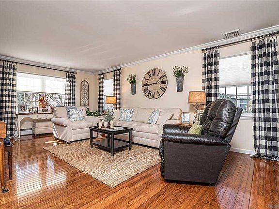 4th image of 3 Pheasant Ct