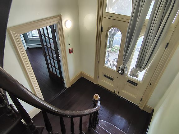 5th image of 61 Doyle Ave