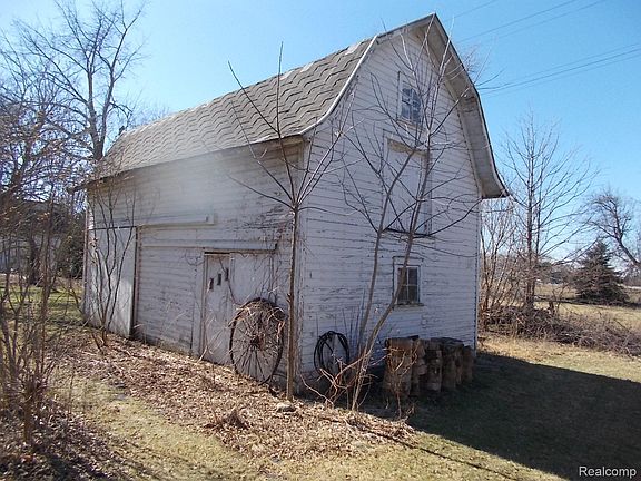 5th image of 3739 N Main St