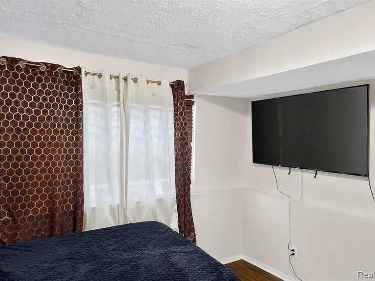 1930 W Williams Cir — Photo 15