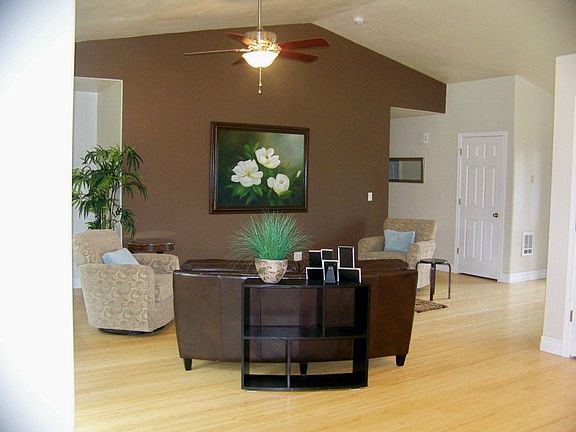 4th image of 319 Marine Dr
