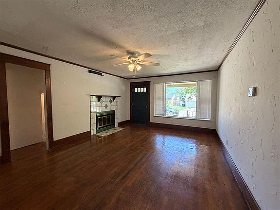 3rd image of 2000 Andover Ct