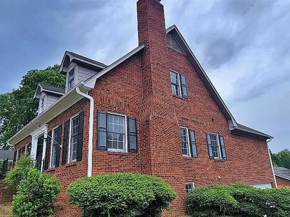 4301 Hampton Club Ct, Winston Salem, NC 27104