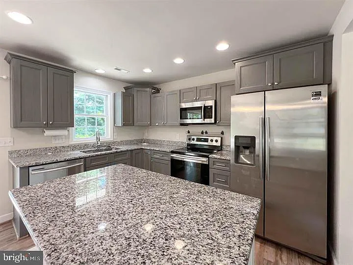 433 Deerwood Dr — Photo 5