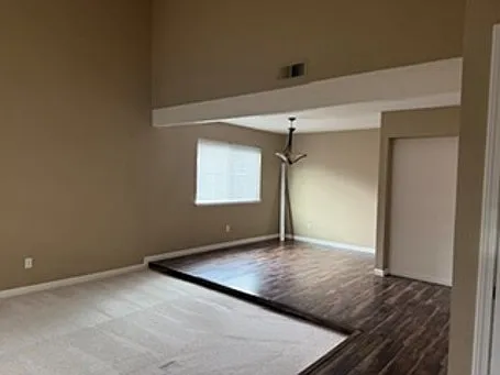 Living room/Dining area
