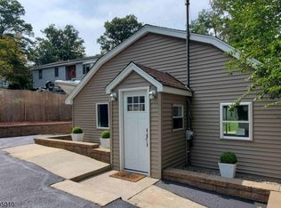 200 Point Breeze Dr, Hewitt, NJ 07421