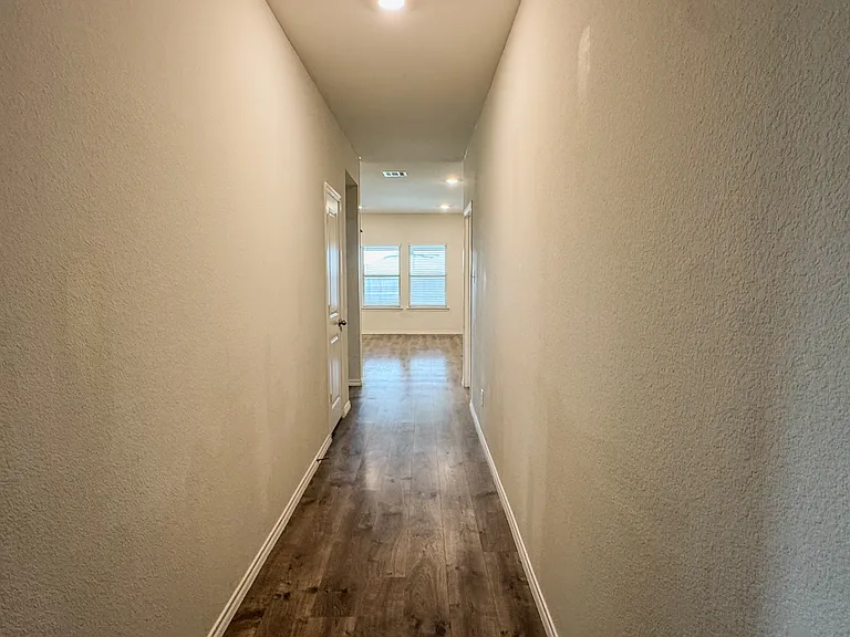 801 Meadow Creek Ln — Photo 19