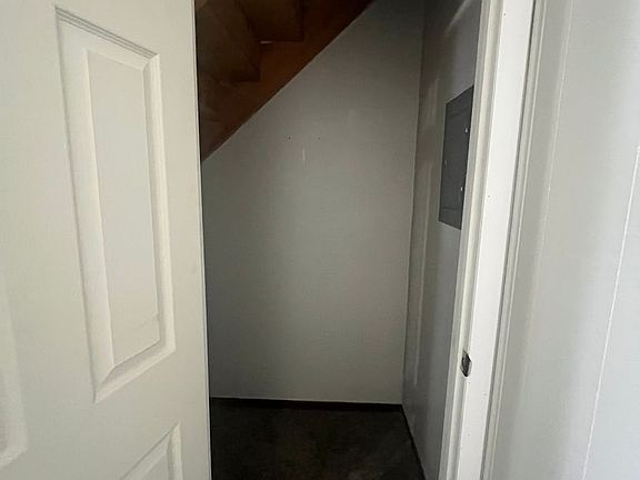 4th image of 42 Forest Dr #105