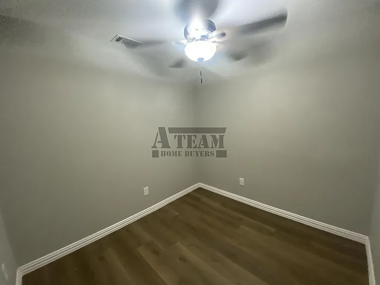 113 W Mount Vernon St — Photo 8