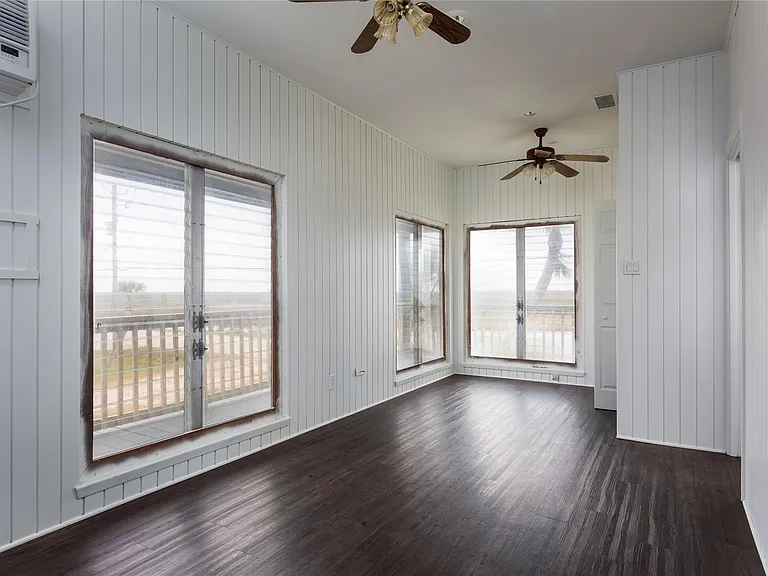 4907 Jolly Roger Rd — Photo 4