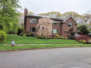 62 Shepherd Ln, Roslyn Heights, NY 11577