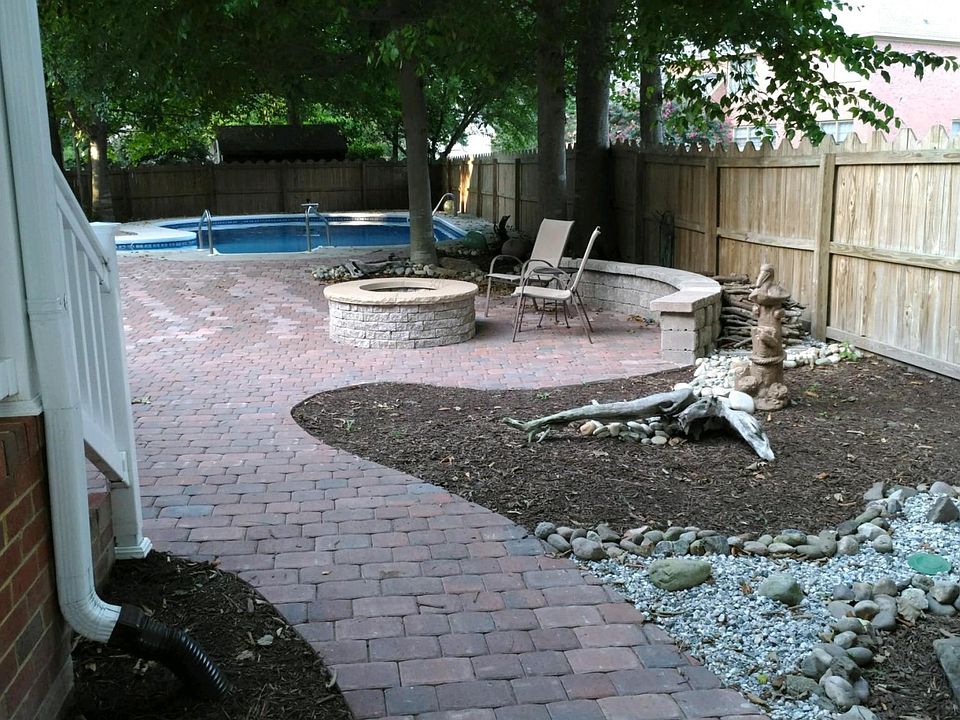 2nd image of 809 Beacon Hill Pl #2
