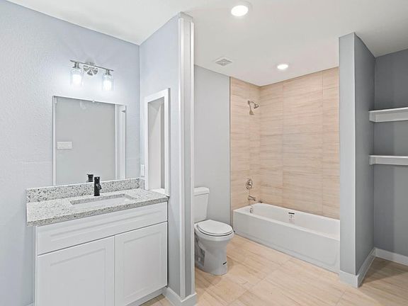 5th image of 204 E Houston St #B