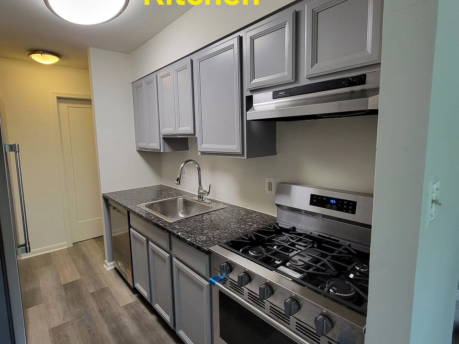 2 bed, 898 sqft, $2,200 — Photo 1