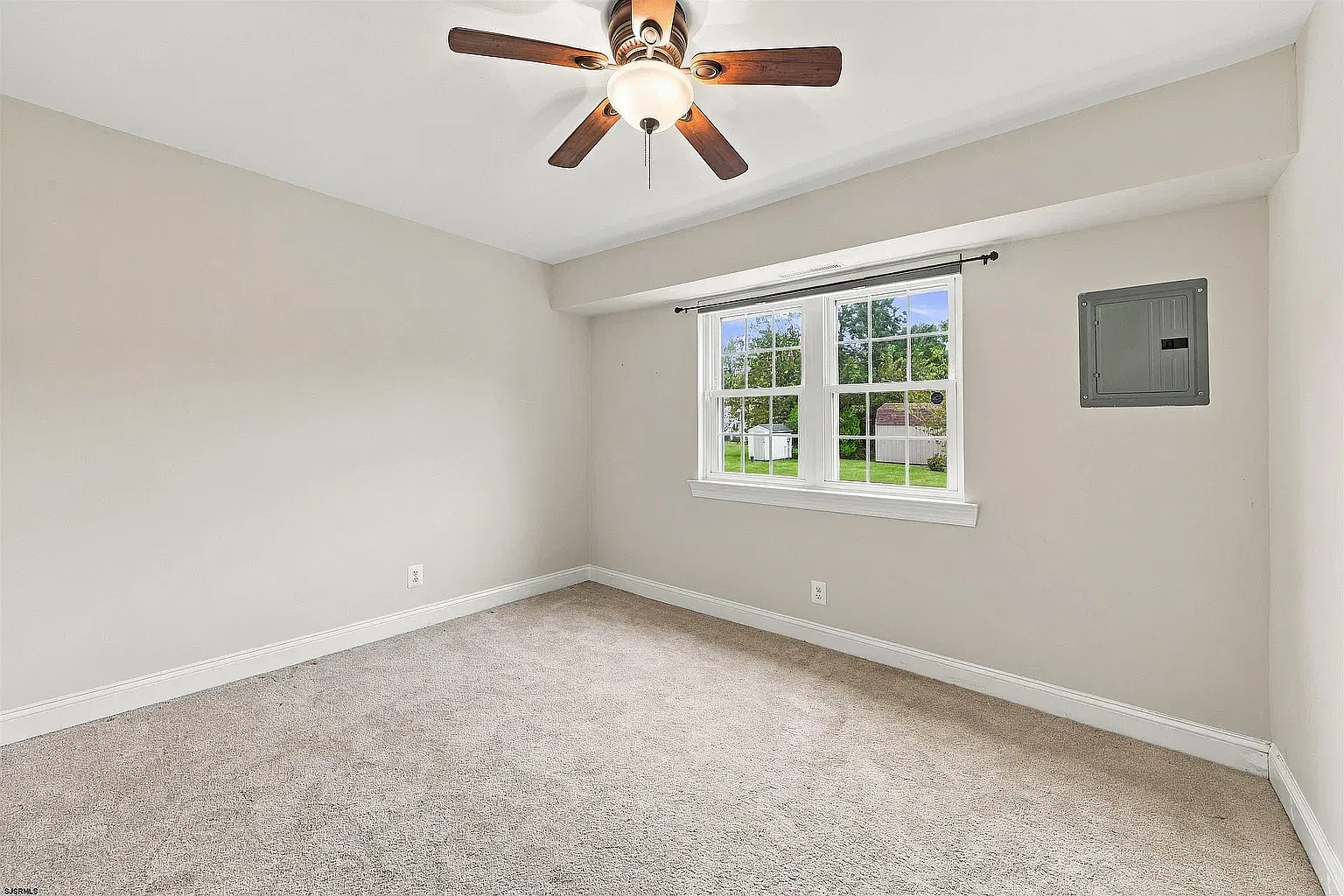 2 bed, 1050 sqft, $2,050 — Photo 3