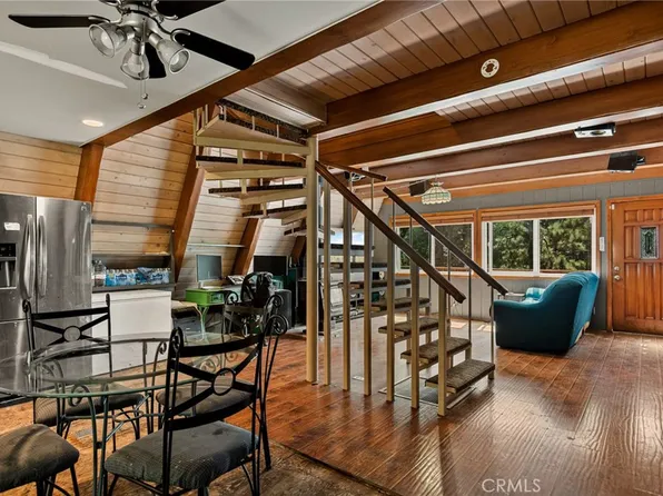 31140 Summit Dr, Running Springs, CA 92382