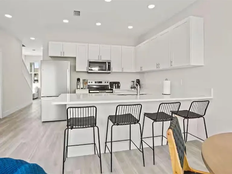 1547 W 26th Ct #2 — Photo 3