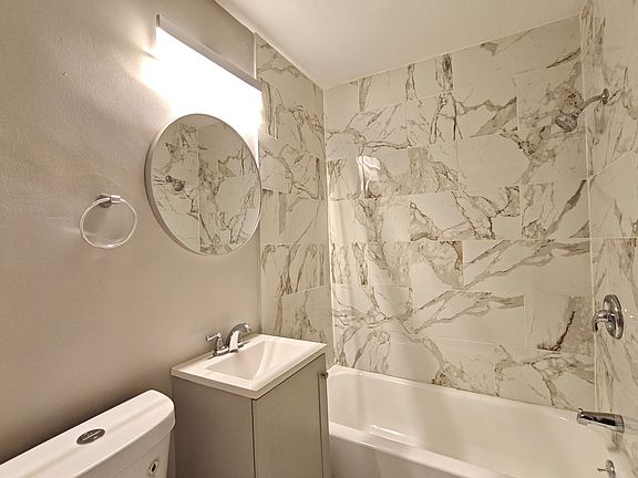 4th image of 7108 Oxford Ave #31