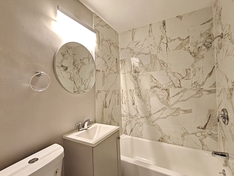 7108 Oxford Ave #31 — Photo 4