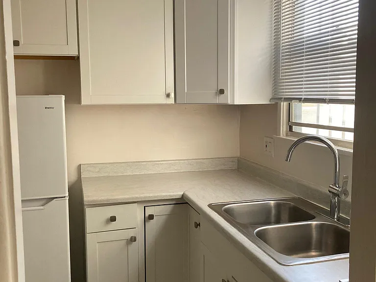 1032 S Orange Grove Ave #5 — Photo 7
