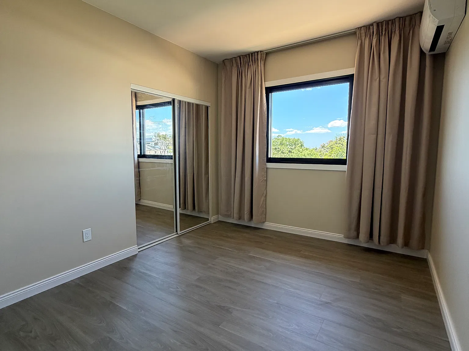 5 bed, 1800 sqft, $3,800 — Photo 4