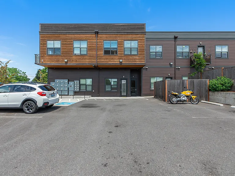 Clark Apartments — Photo 39