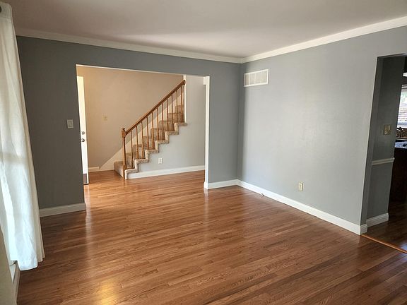 2nd image of 1014 Oakwood Farms Ln
