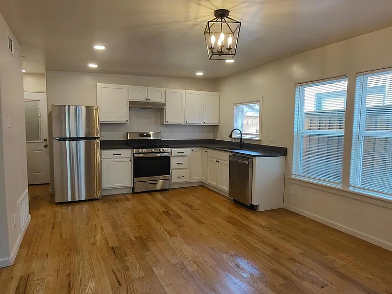 5822 La Vista Ct — Photo 2