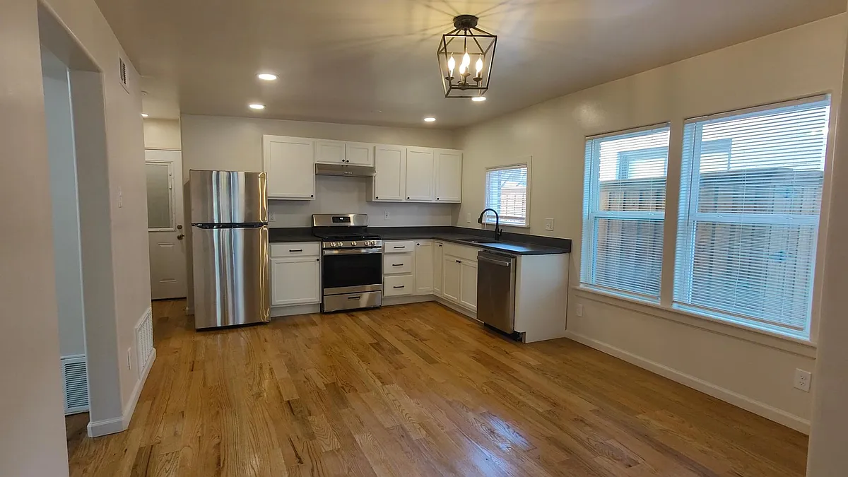 Building Photo - 5822 La Vista Ct