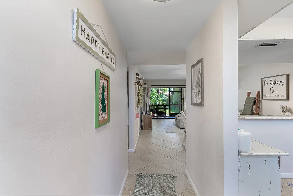 2 bed, 884 sqft, $1,900 — Photo 4