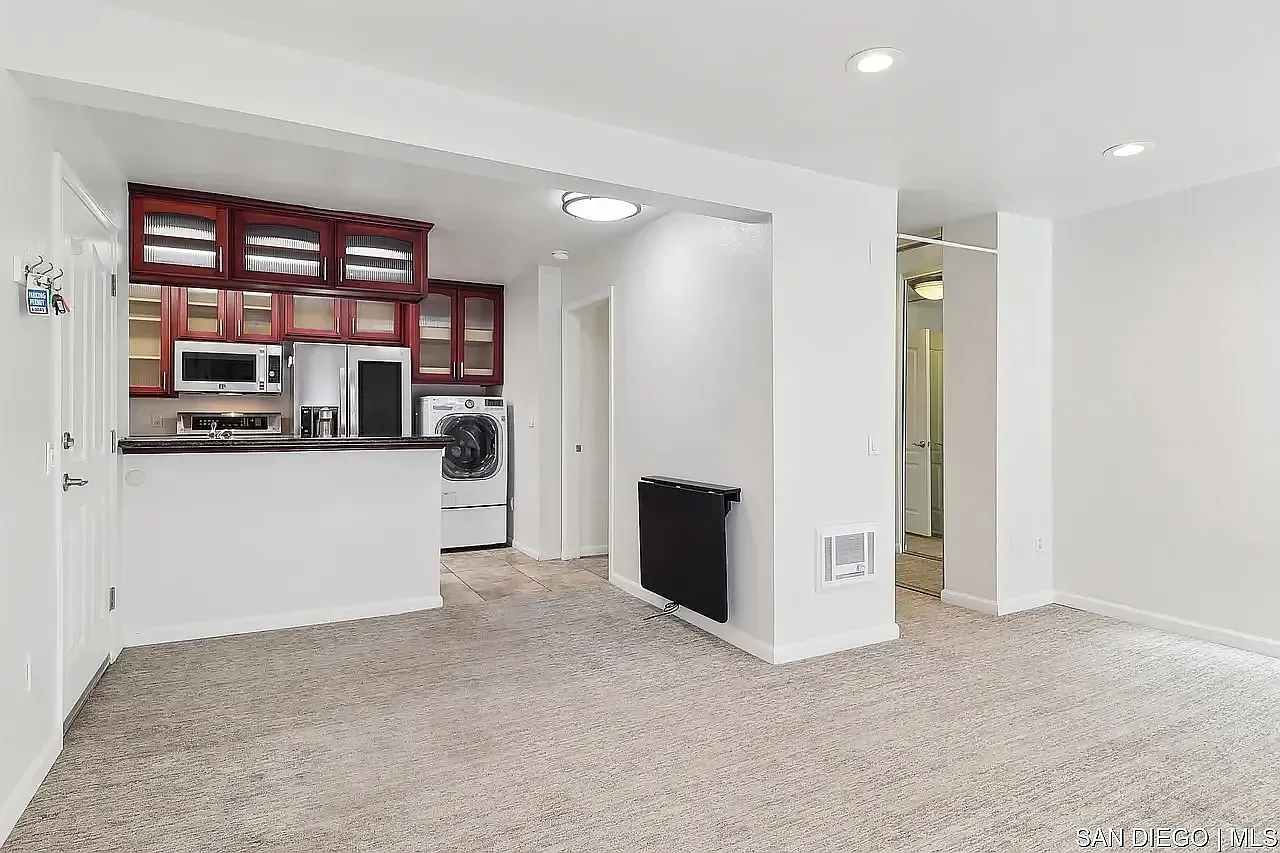 Studio, 417 sqft, $1,995 — Photo 4