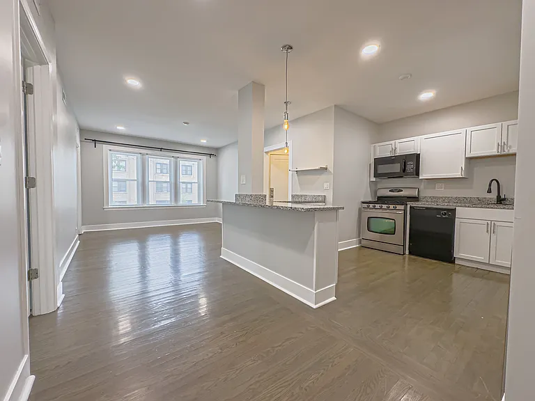 3-5658 N Artesian Ave #3 — Photo 8