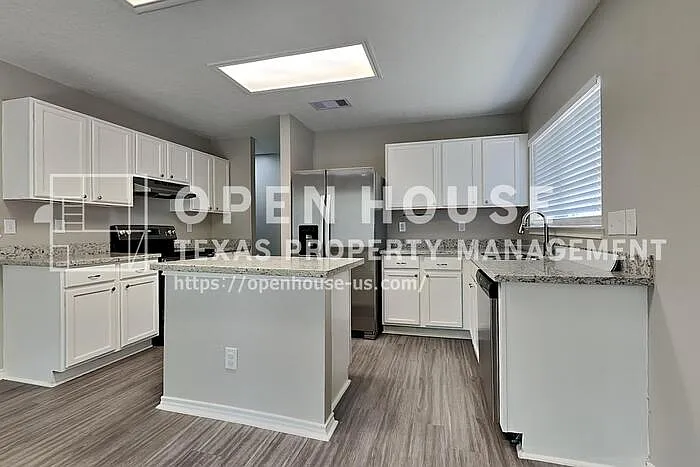 1636 Dogwood Ln — Photo 5